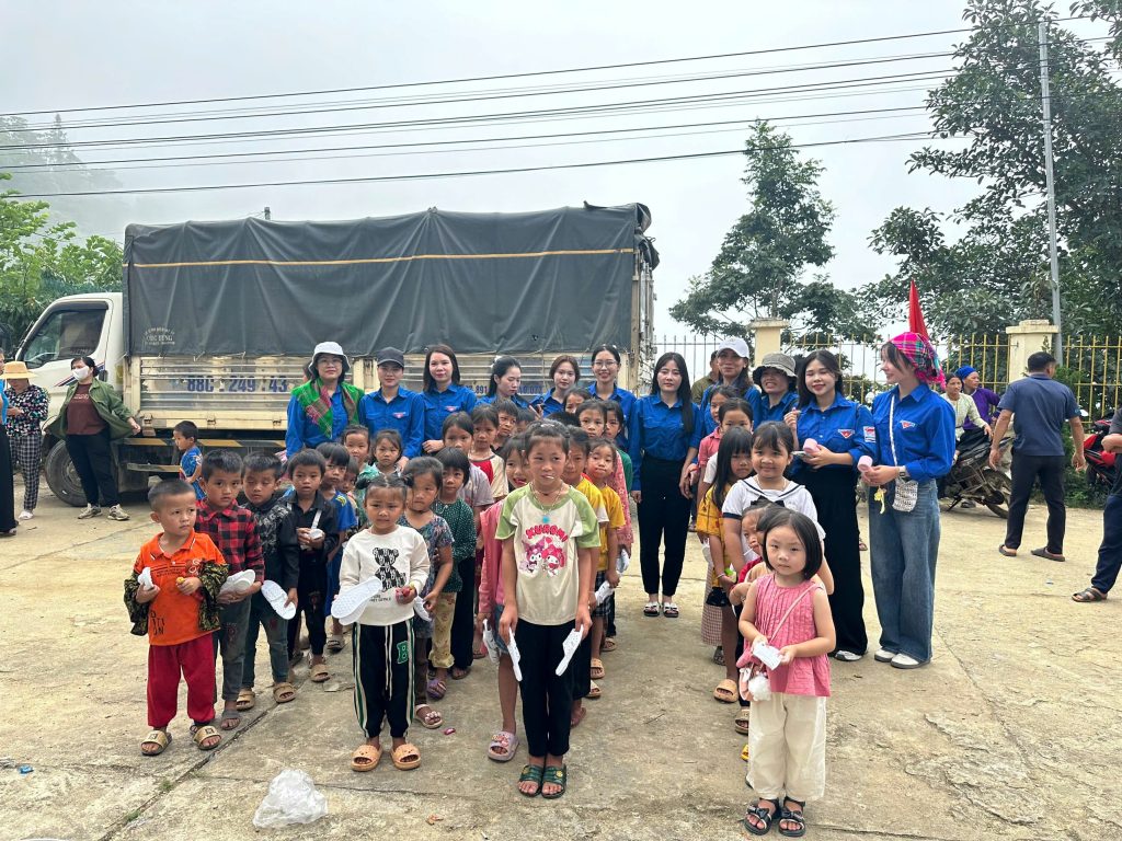 Tinh nguyen Tuyen Quang 12